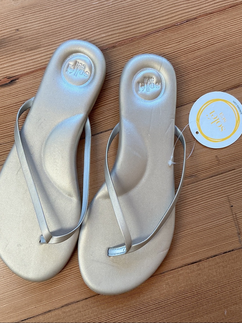 Solei Sea NWT Metallic Champagne Thong Sandals